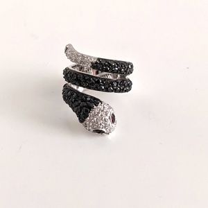 Silver serpentine snake ring